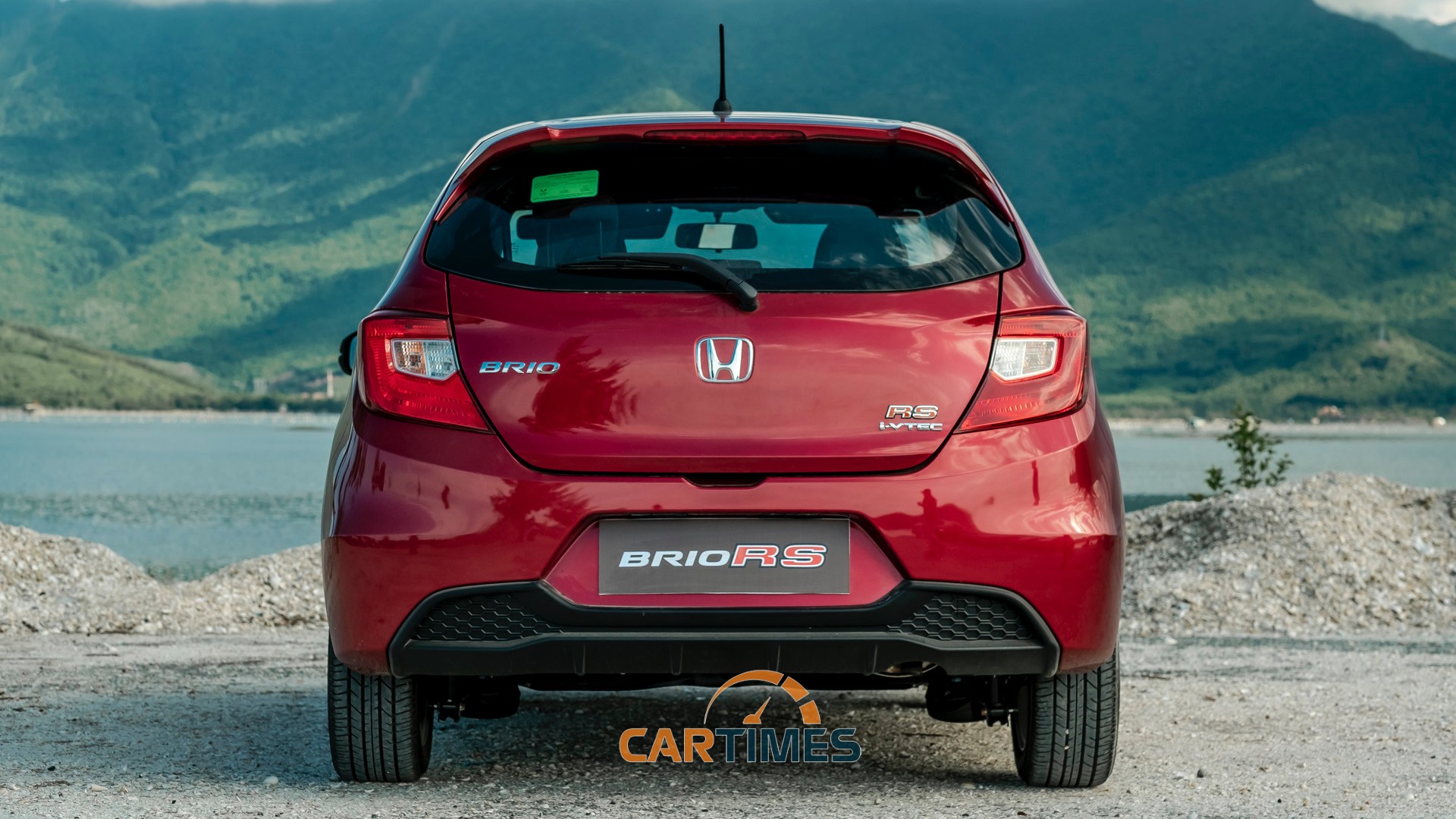 Đuôi xe Honda Brio thiết kế khá đơn giản