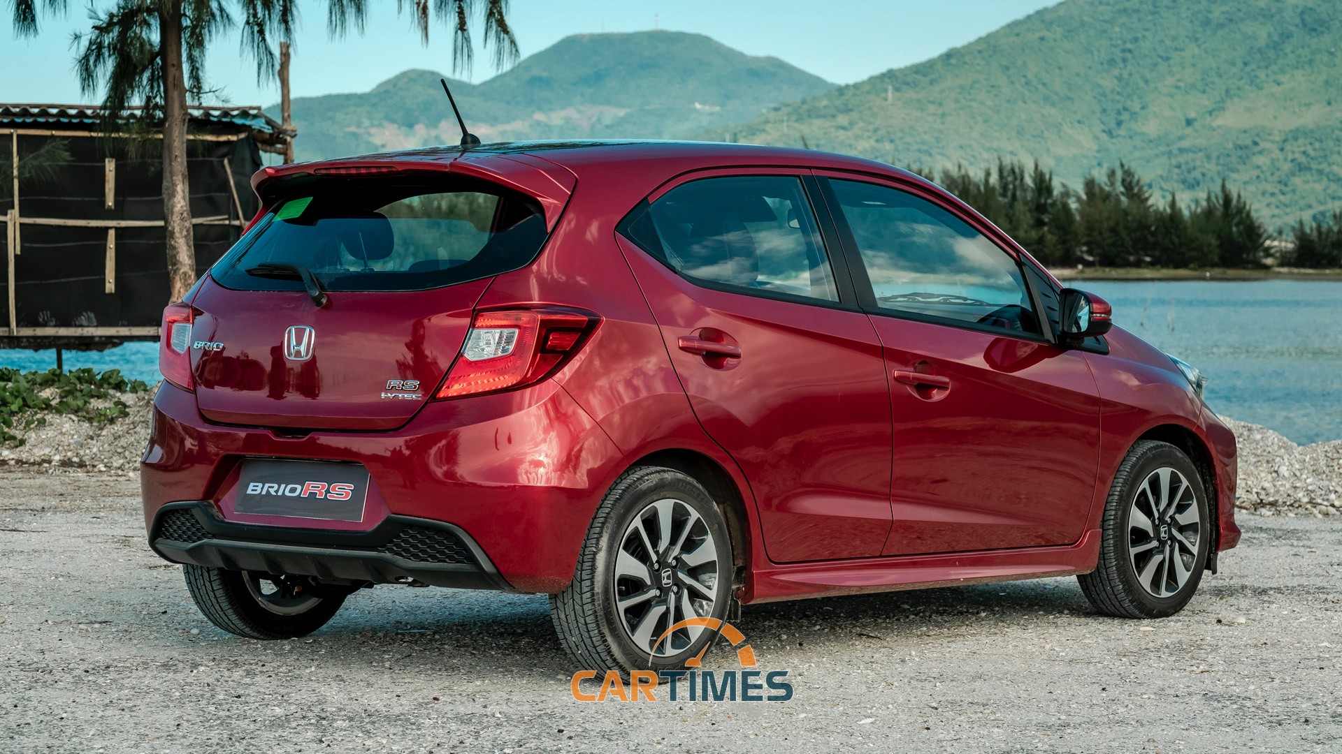 Đuôi xe Honda Brio có tích hợp cánh gió thể thao