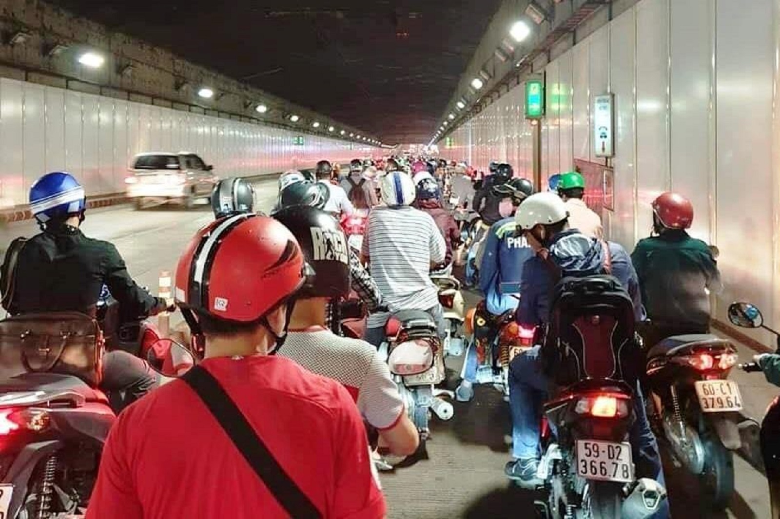 Không dừng đỗ trên cầu hay đầu hầm