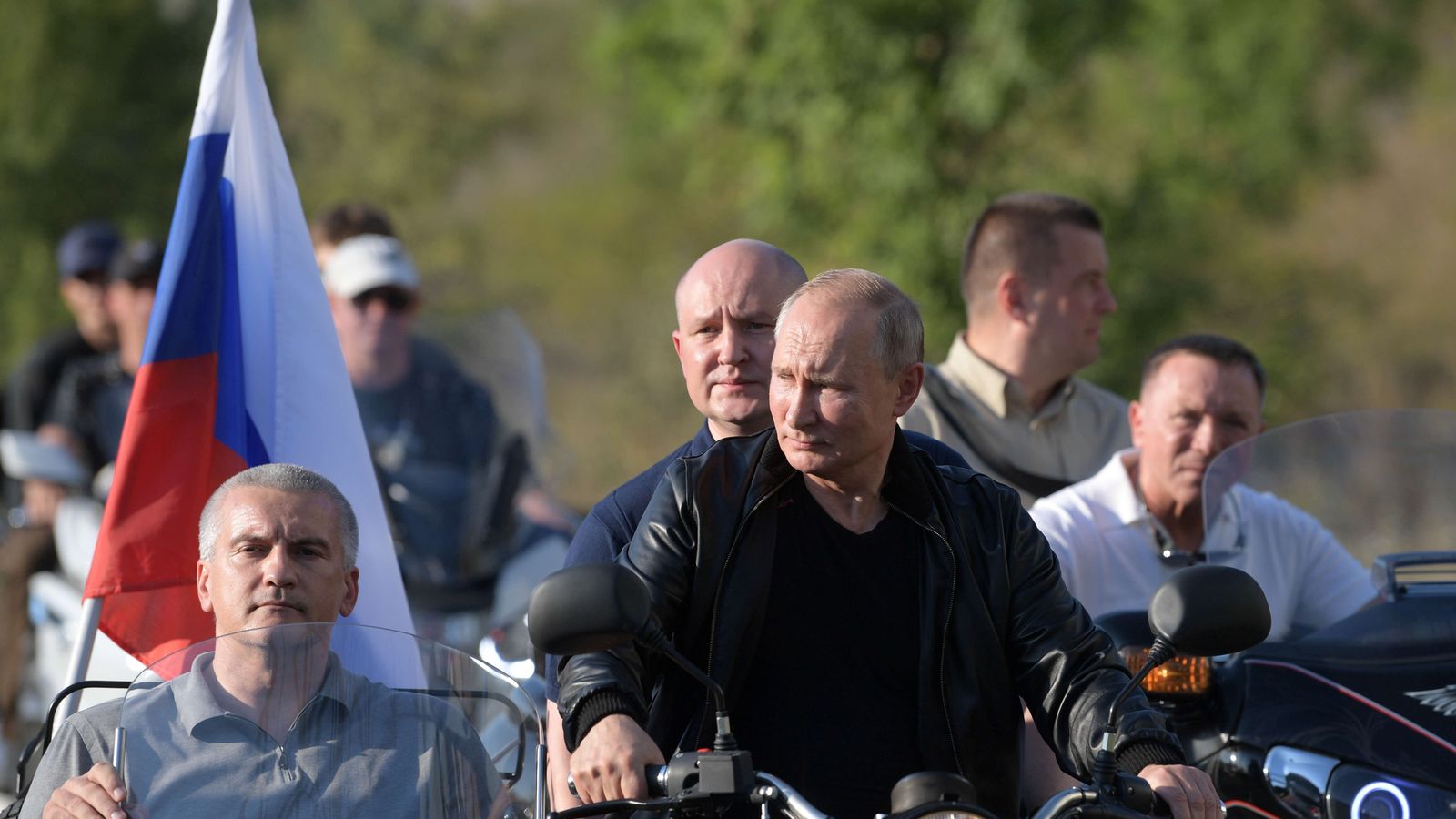 Tổng thống Putin và các nhà lãnh đạo Crimea tham gia chương trình của đội Sói Đêm