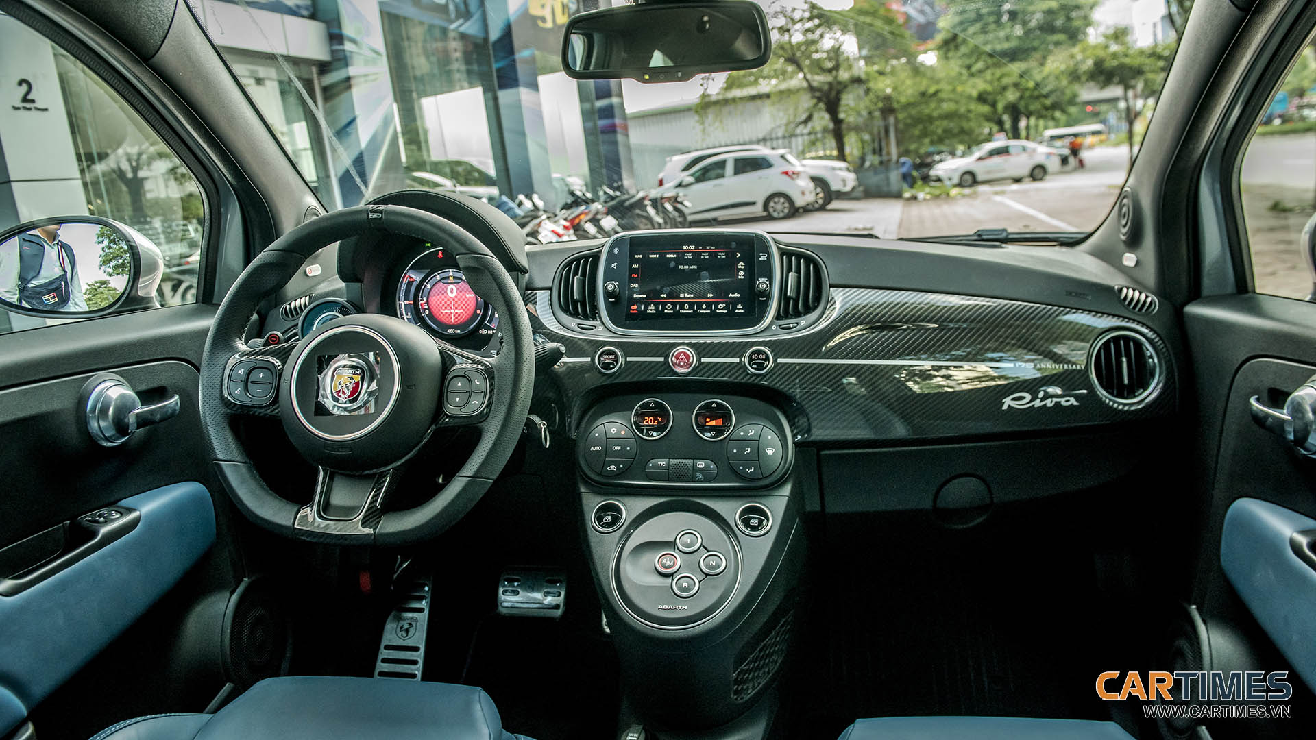 Thiết kế cabin xe Fiat 500 Abarth 695 Rivale