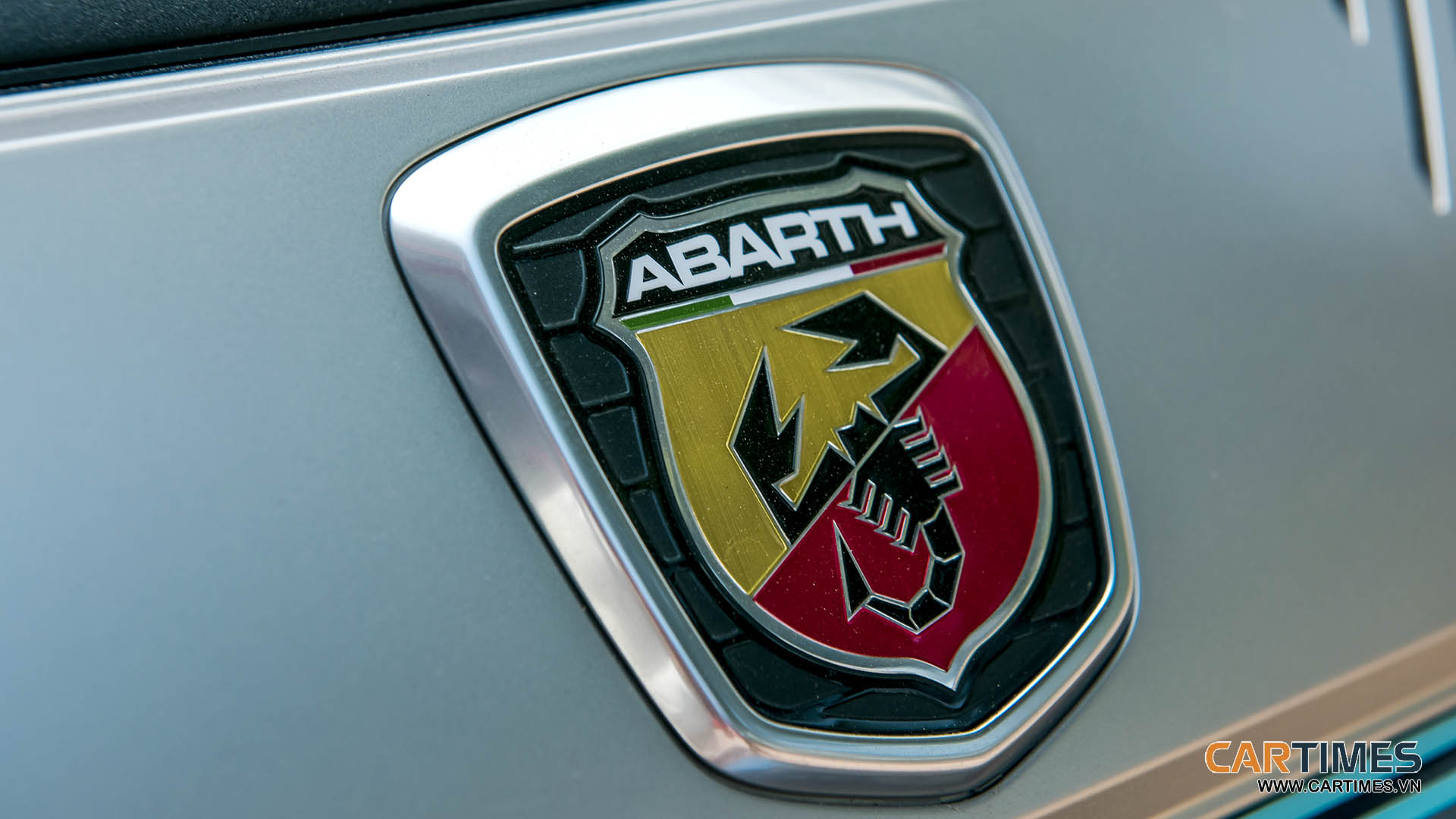 Logo xe Fiat 500 Abarth 695 Rivale 