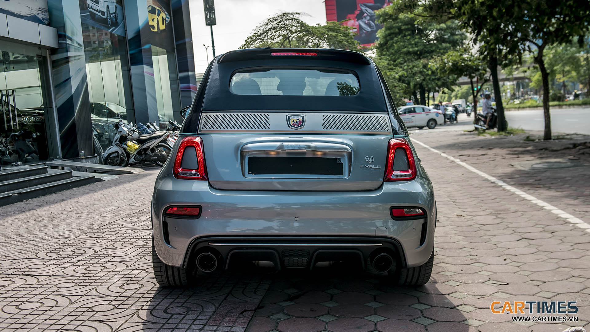 Thiết kế đuôi xe Fiat 500 Abarth 695 Rivale