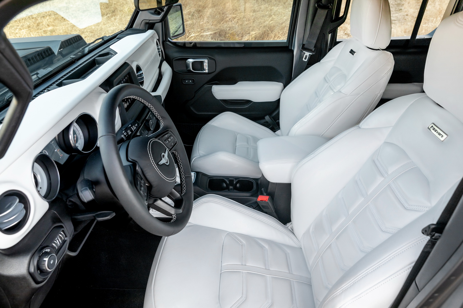Thiết kế cabin xe Rezvani Tank 2020
