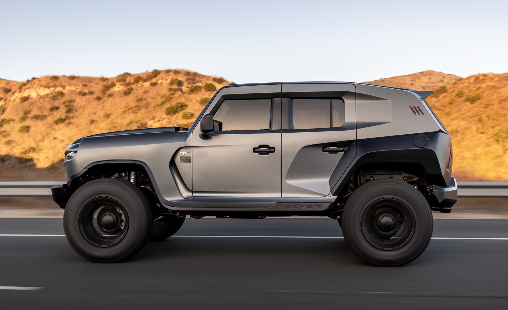 Thiết kế bên hông xe Rezvani Tank 2020
