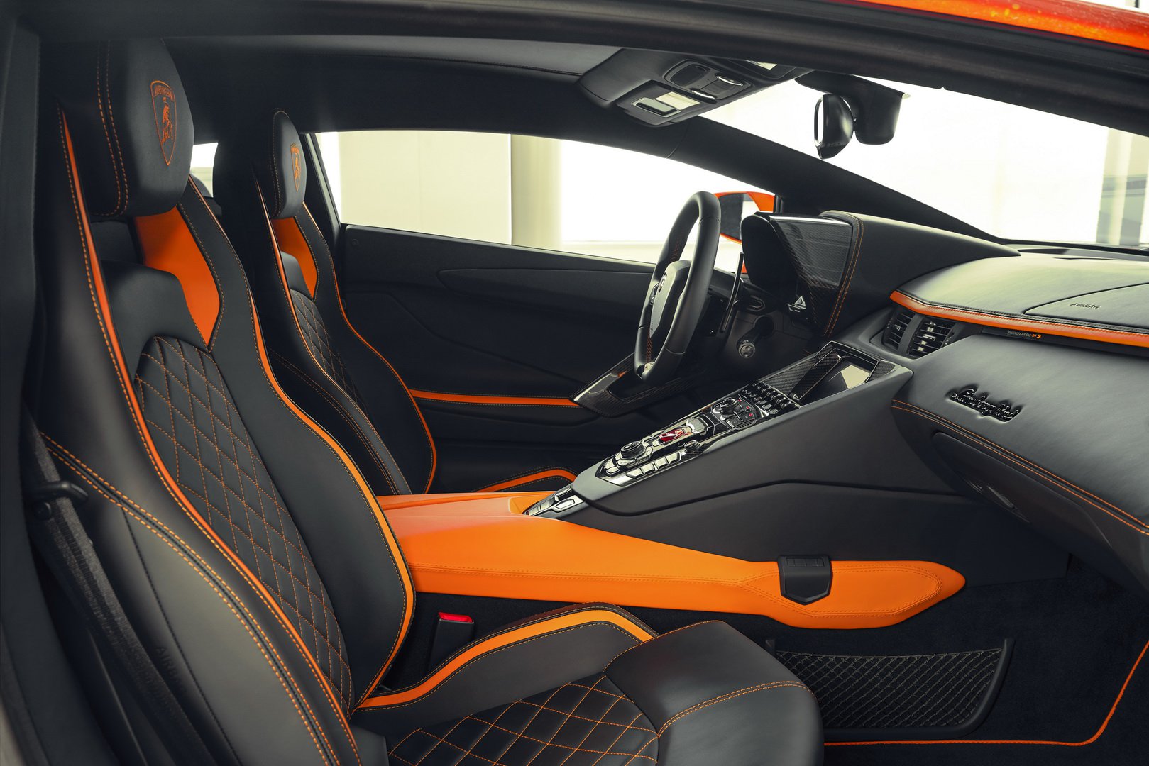 Thiết kế cabin xe Lamborghini Aventador S đặc biệt
