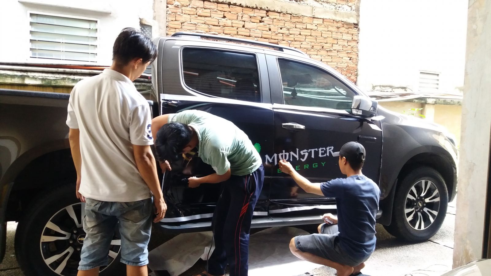 kiểm tra xe trước khi thuê