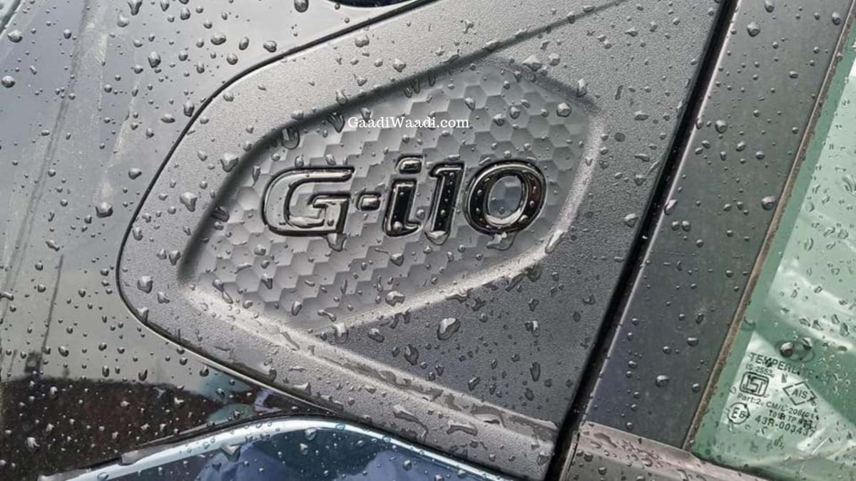 Logo trên trụ C xe Hyundai Grand i10 2019