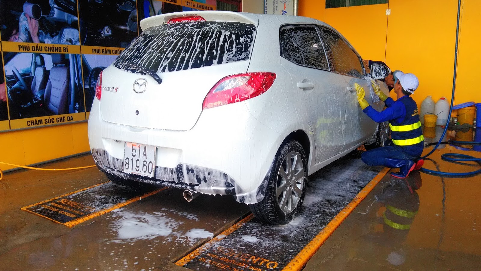 rửa xe ô tô