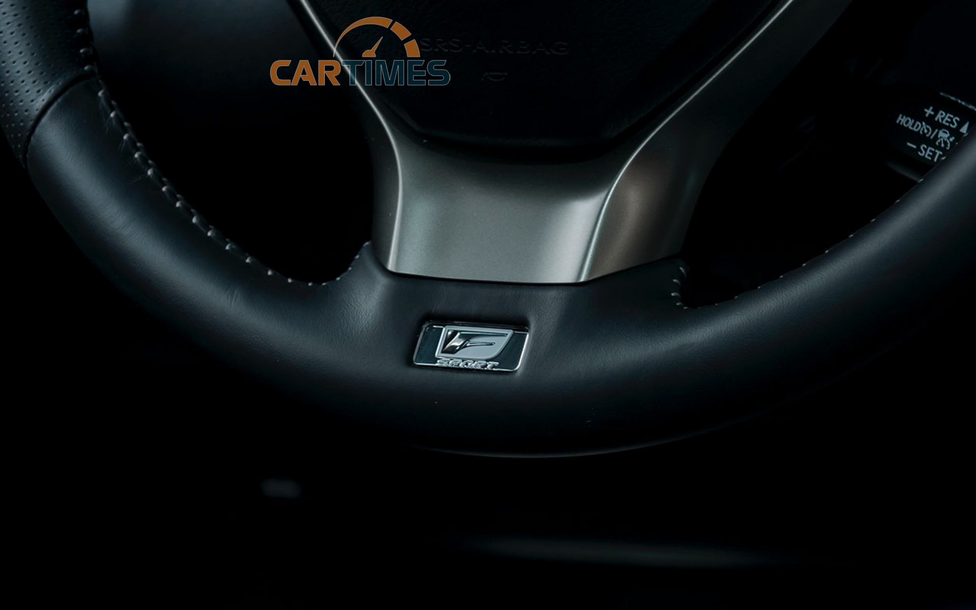 Logo F-Sport trên vô lăng xe Lexus RX350 F-Sport