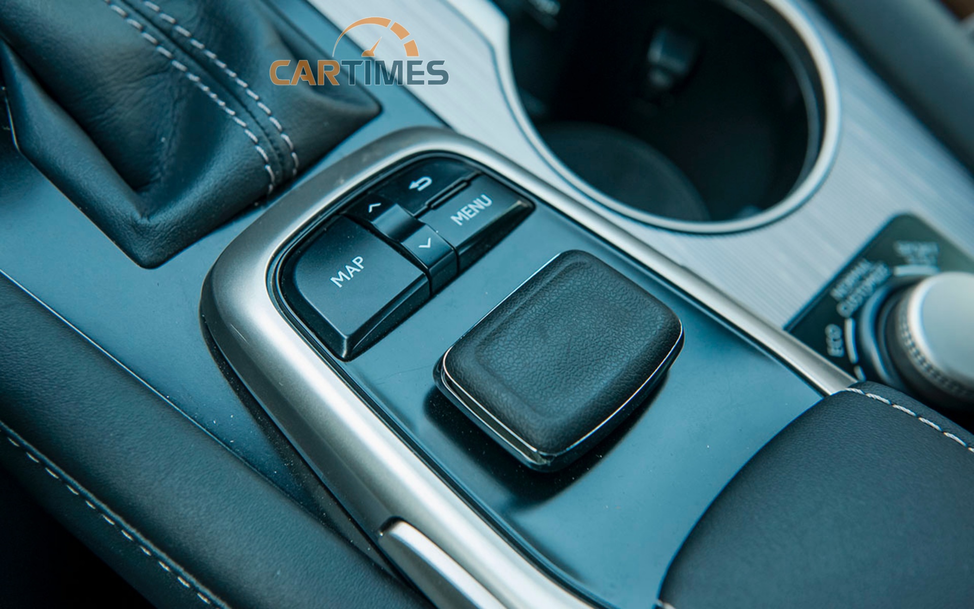 Bàn di điều khiển màn hình trung tâm xe Lexus RX350 F-Sport