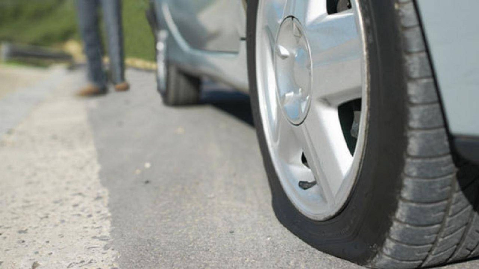 xe bị xịt lốp