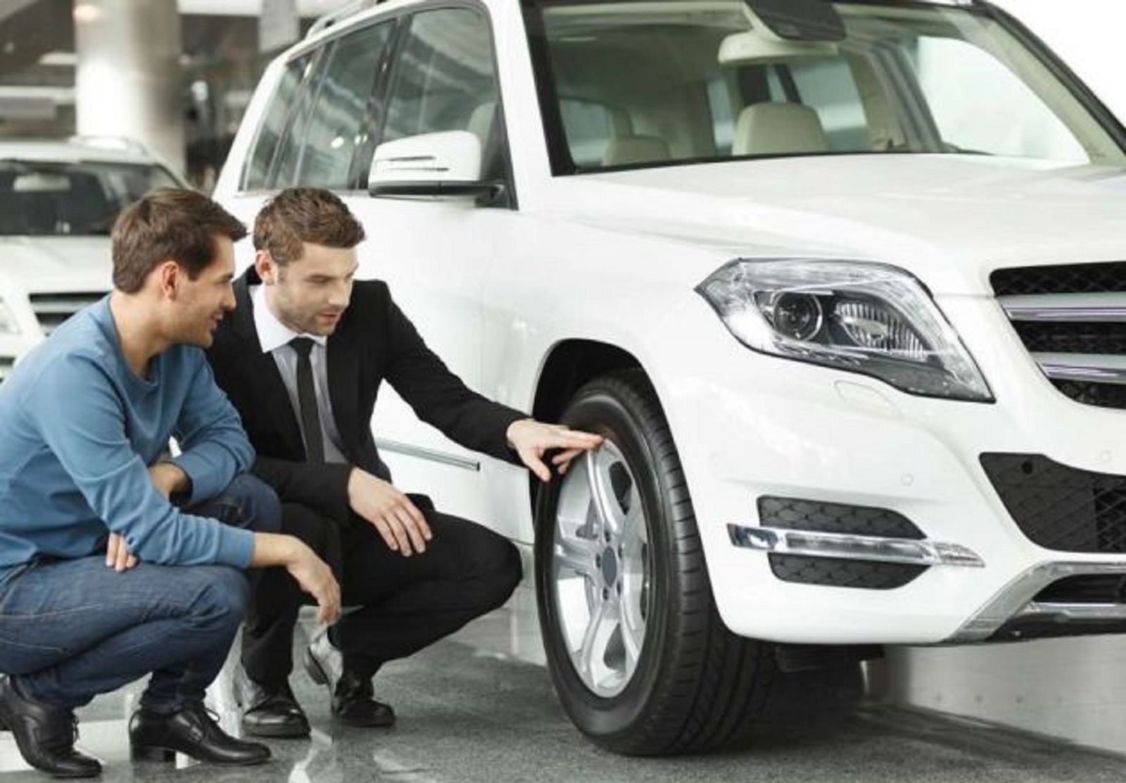 kiểm tra xe trước khi nhận