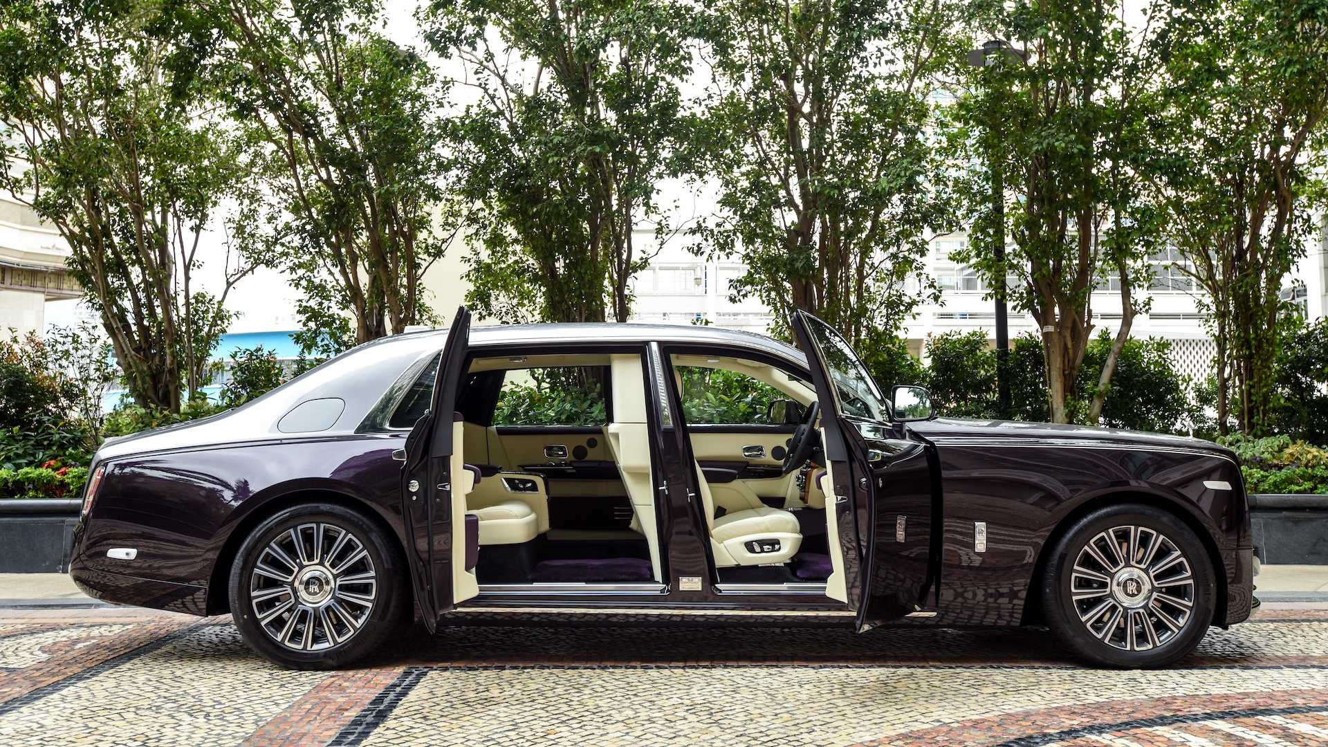 Rolls-Royce Phantom EWB là mẫu xe đắt nhất được phân phối tại Việt Nam