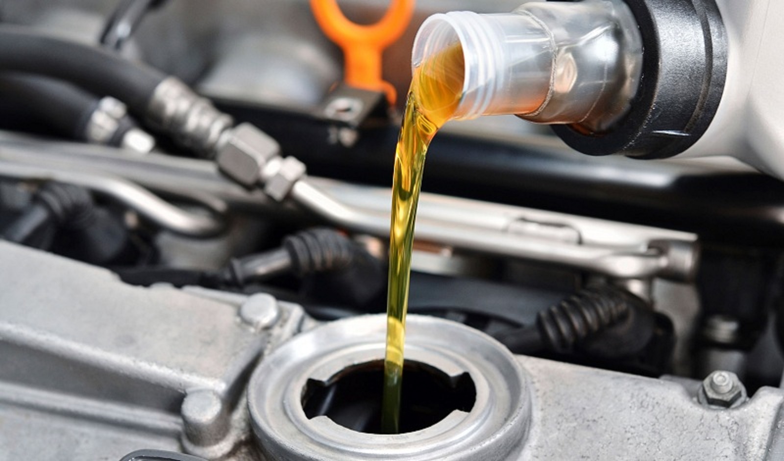 Nên được thay dầu cứ ba tháng một lần