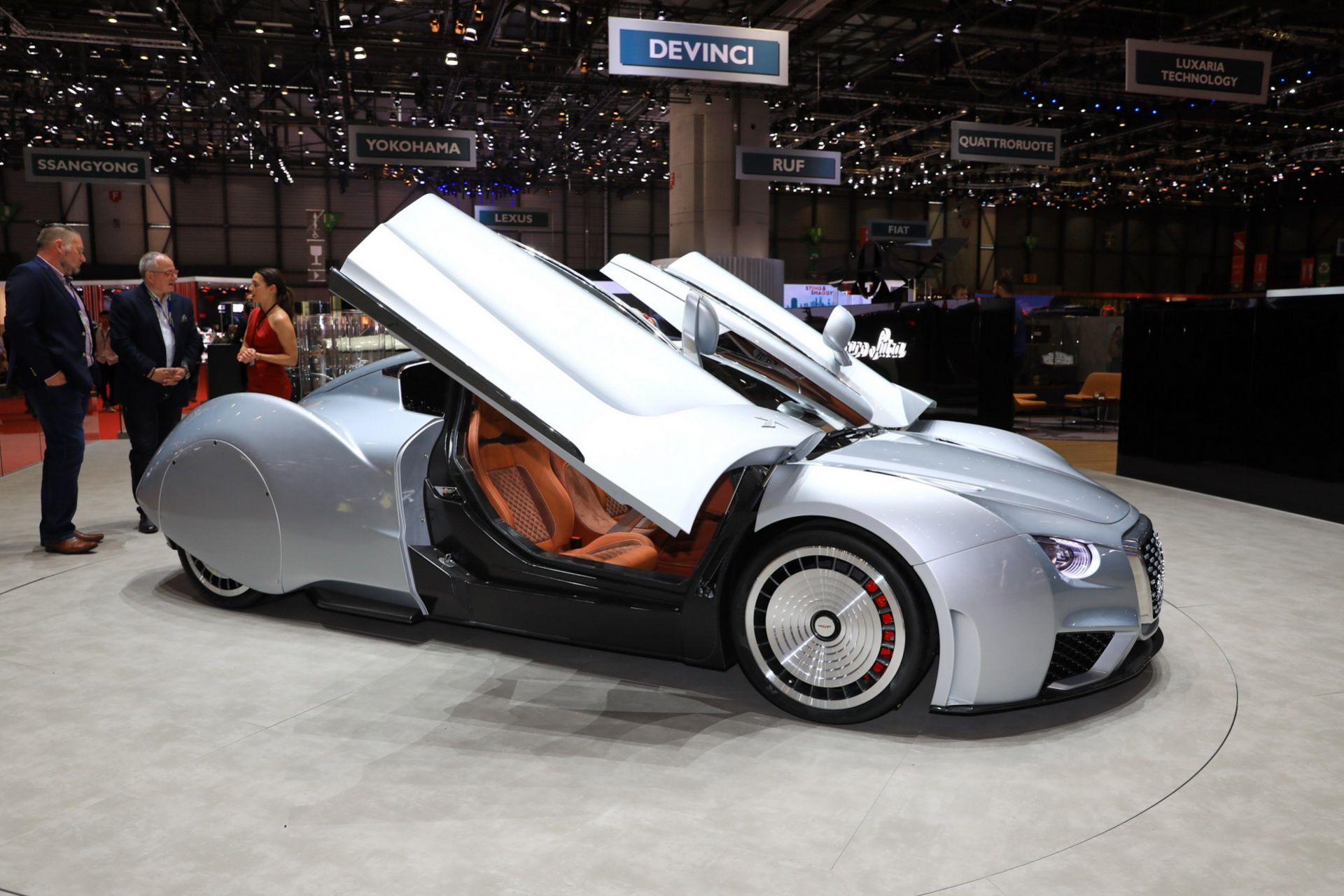Hispano Suiza Carmen thiết kế cửa cánh chim
