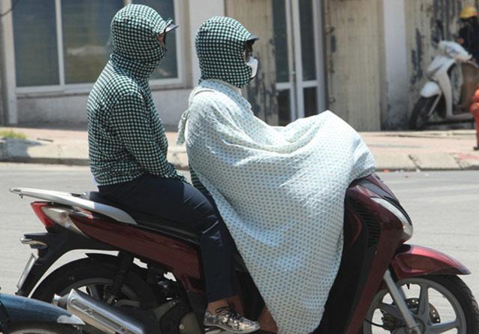 áo chống nắng rườm rà