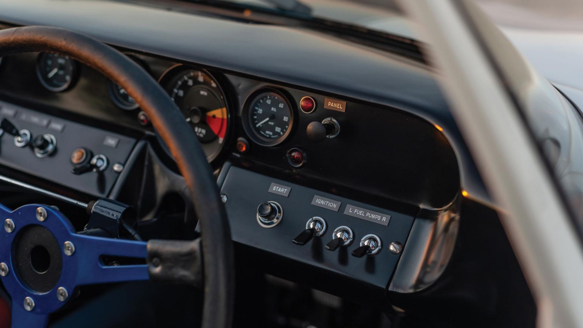 Xe cổ Ford GT40 Roadster giá hơn 230 tỷ đồng