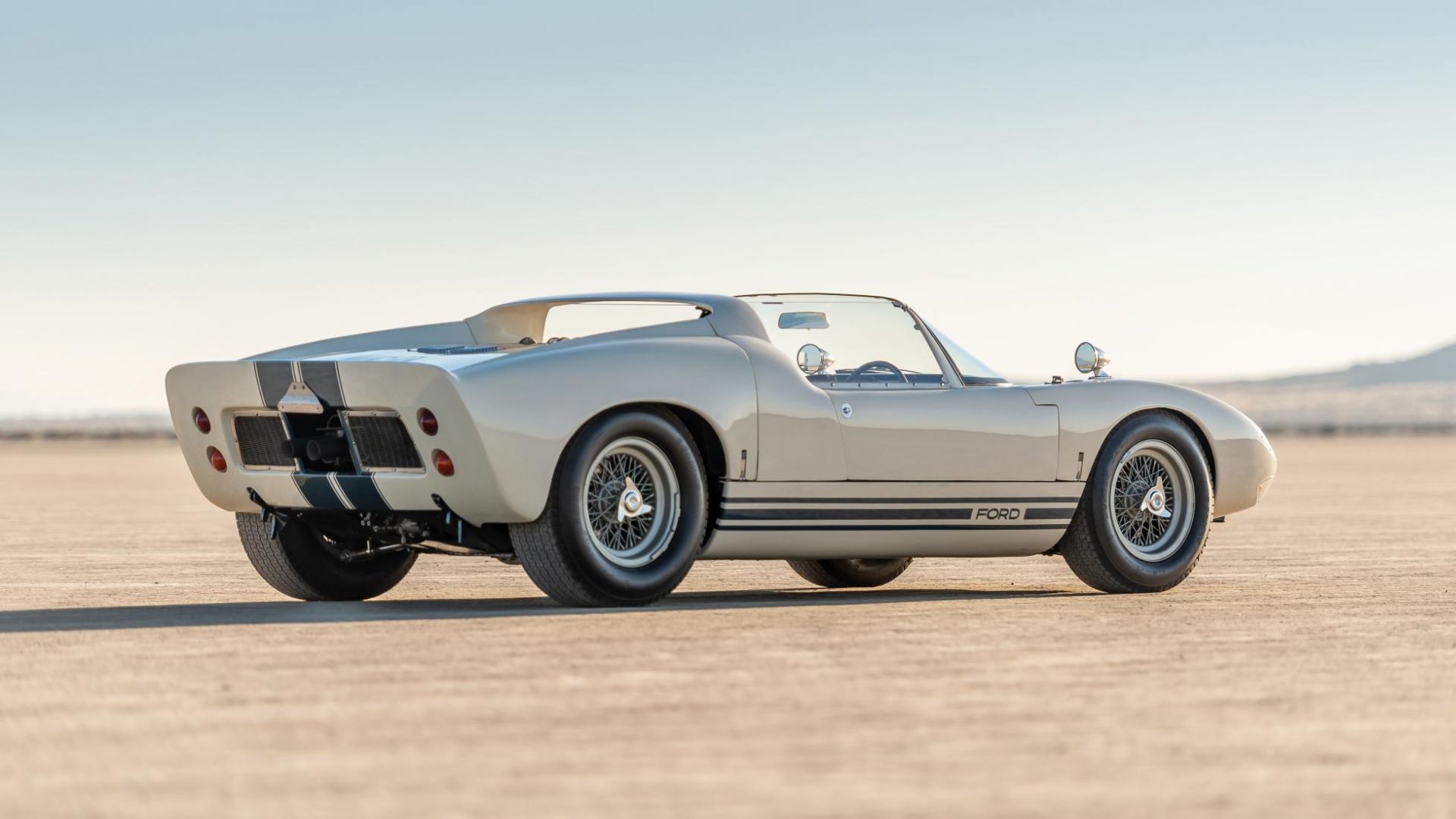 Xe cổ Ford GT40 Roadster giá hơn 230 tỷ đồng