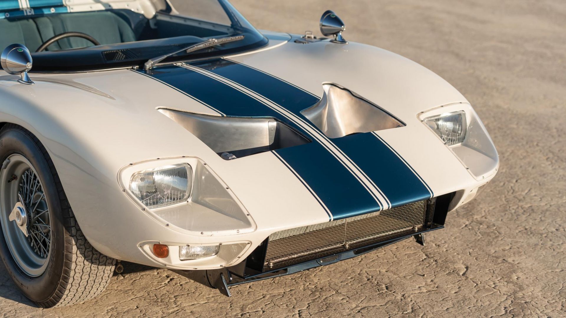 Xe cổ Ford GT40 Roadster giá hơn 230 tỷ đồng