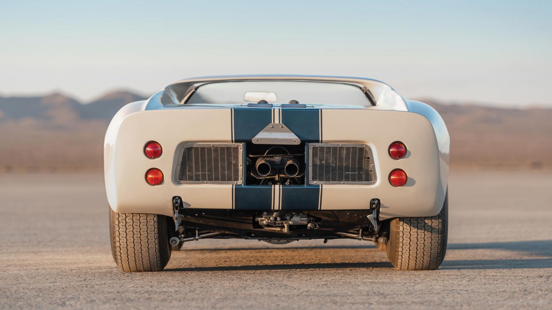 Xe cổ Ford GT40 Roadster giá hơn 230 tỷ đồng
