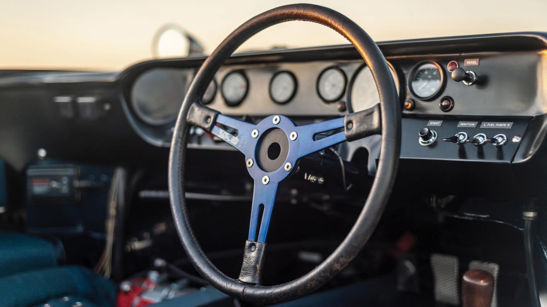 Xe cổ Ford GT40 Roadster giá hơn 230 tỷ đồng