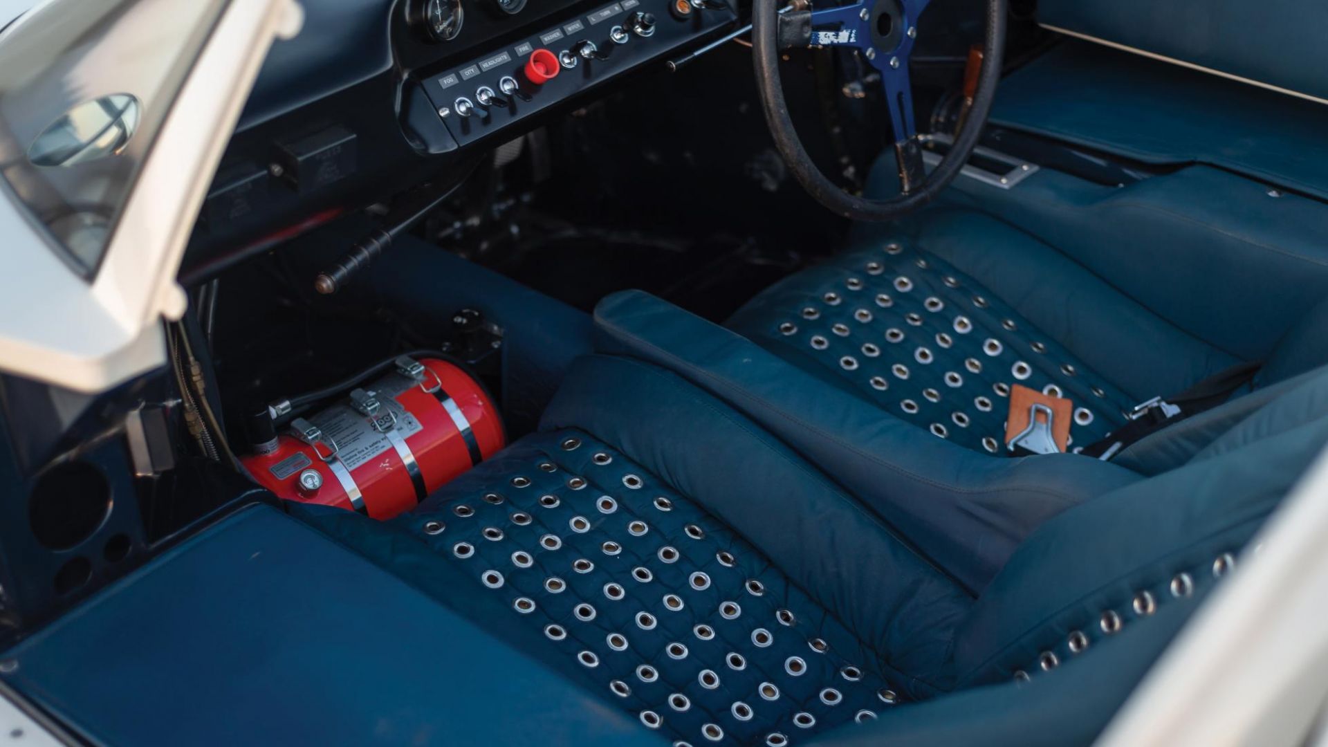 Xe cổ Ford GT40 Roadster giá hơn 230 tỷ đồng