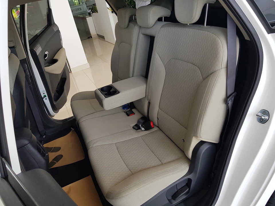 Hàng ghế sau của xe Kia Rondo