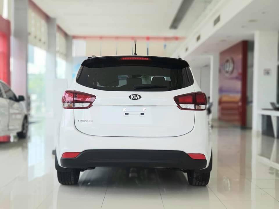 Đuôi xe Kia Rondo Standard MT