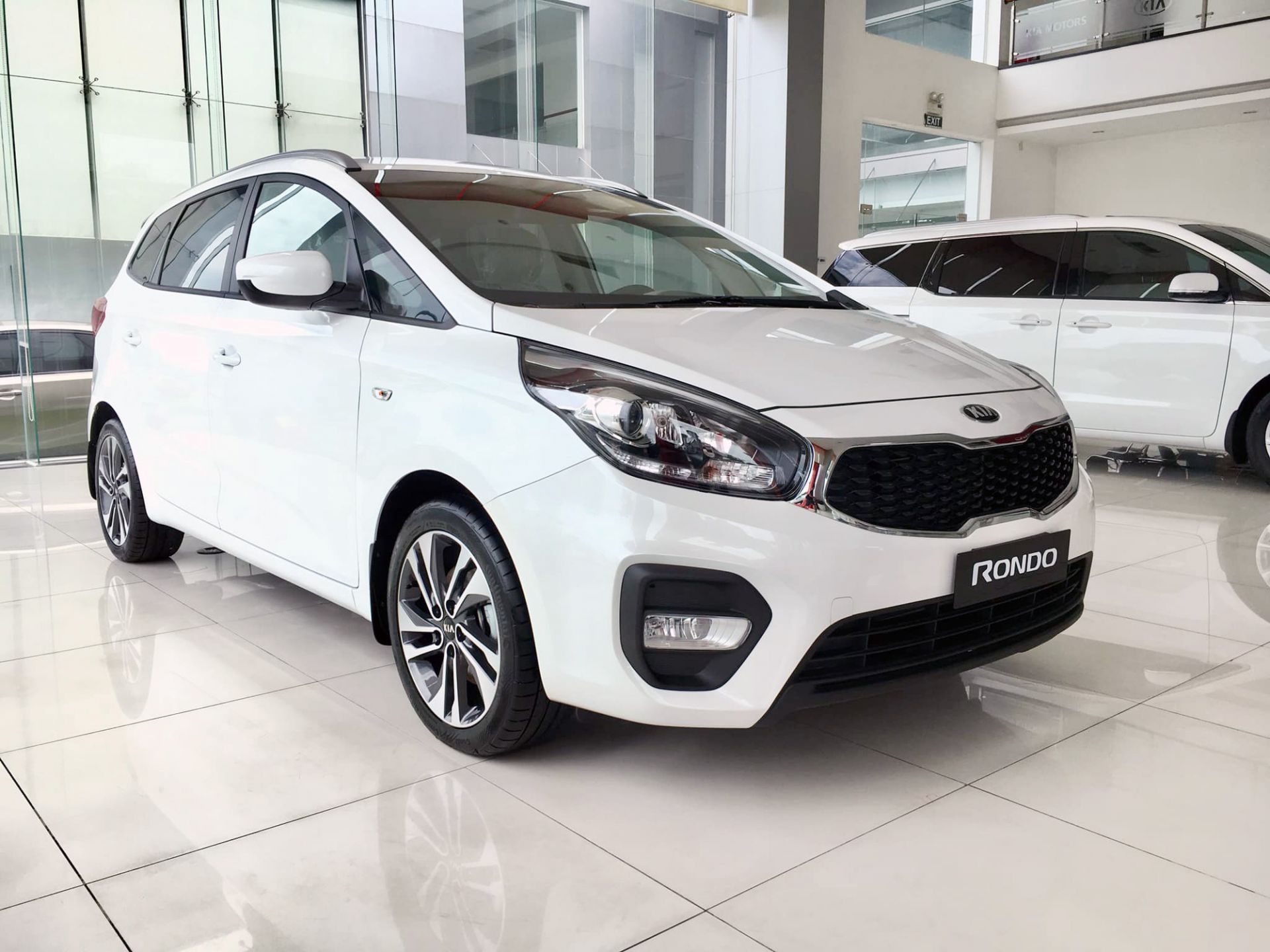 Phiên bản Kia Rondo Standard MT sẽ có giá thấp hơn