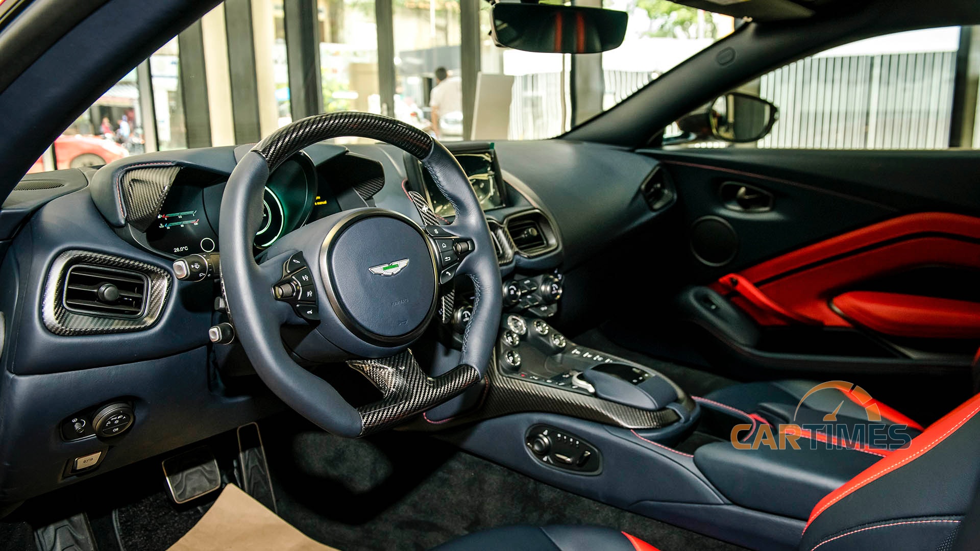 Cabin xe Aston Martin Vantage V8