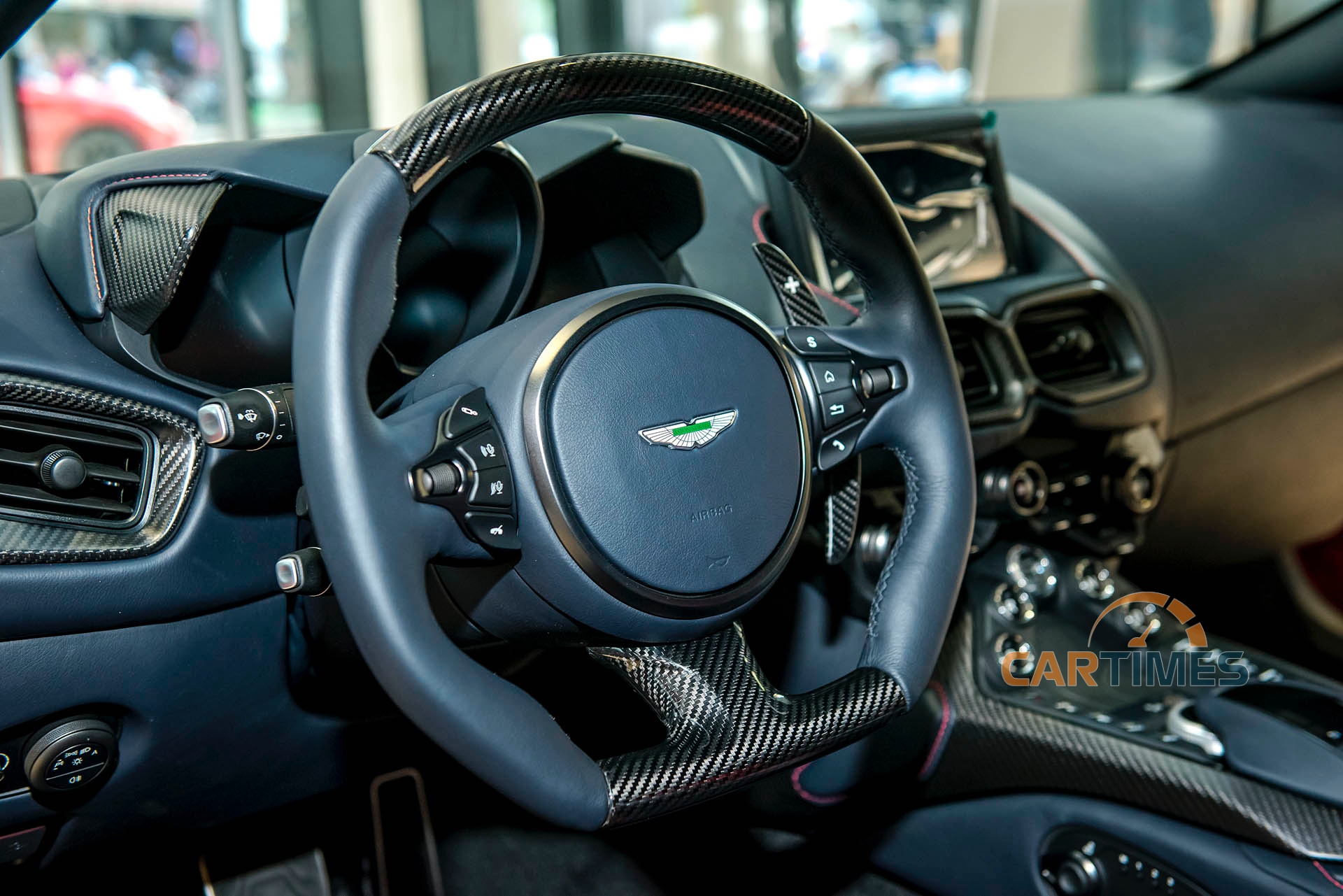 Vô lăng xe Aston Martin Vantage V8