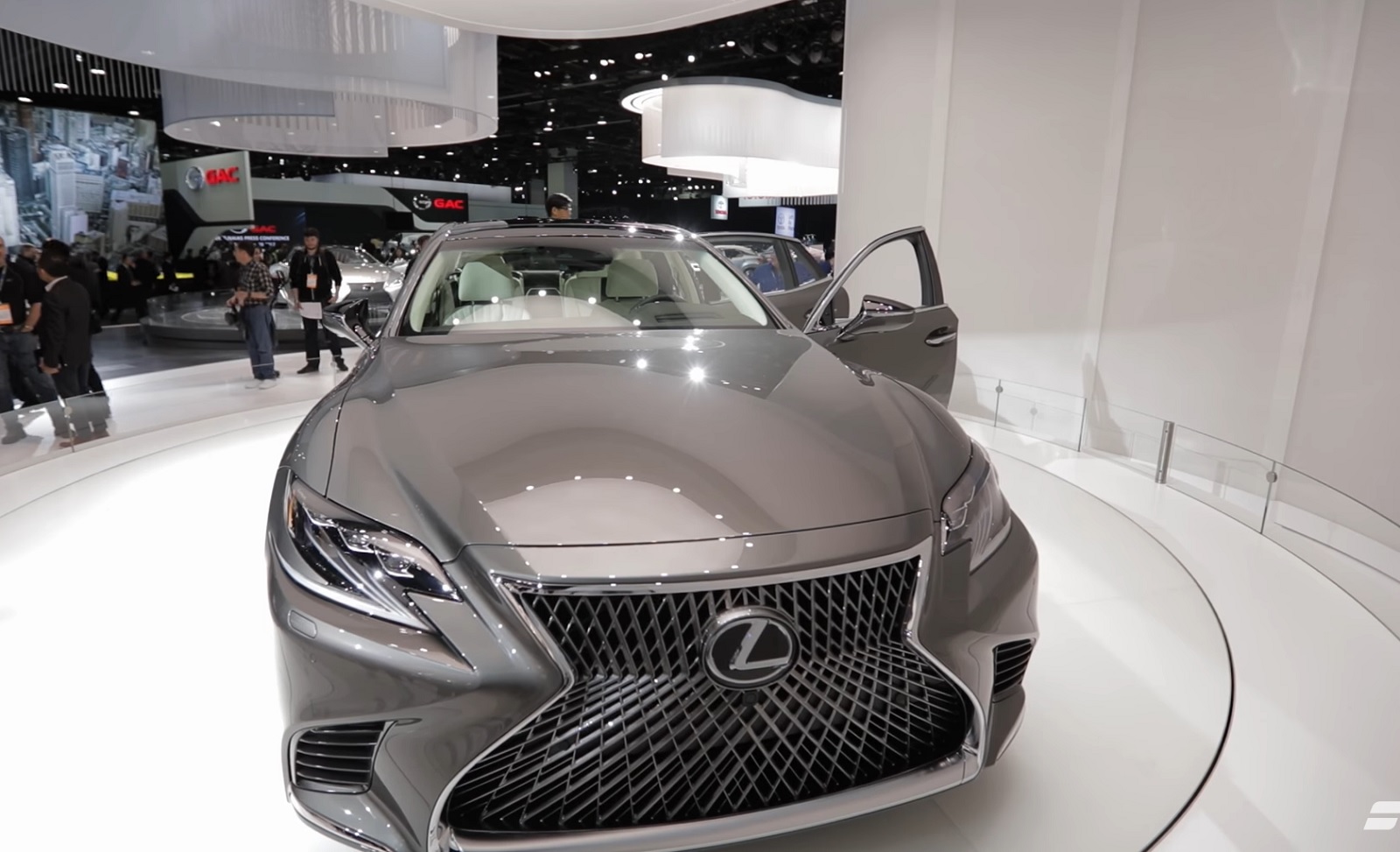 Xe sang Lexus tại VN bị triệu hồi