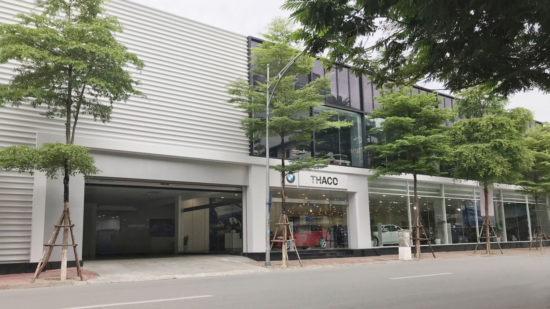 Showroom BMW Thaco toạ lạc tại số 132 Lê Duẩn, quận Hai Bà Trưng, Hà Nội