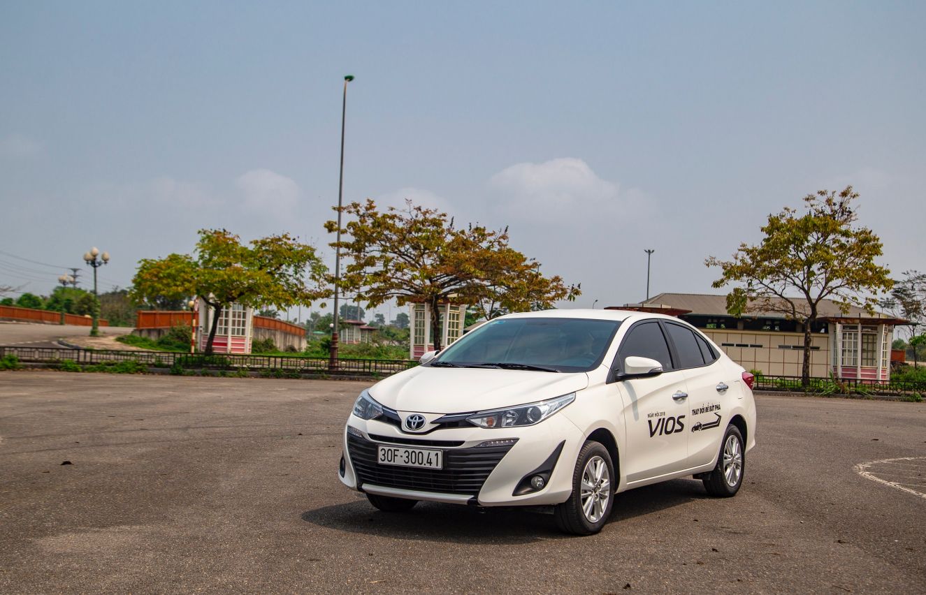 Toyota Vios vẫn là mẫu xe dẫn đầu thị trường với doanh số gần 2.000 xe