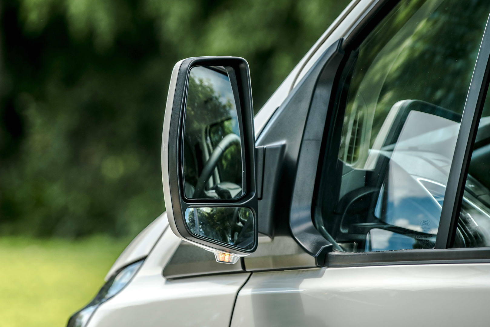 Gương chiếu hậu xe Ford Tourneo