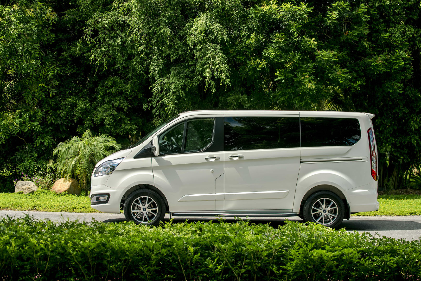 Ford Tourneo ra mắt thị trường Việt Nam với 2 phiên bản tuỳ chọn