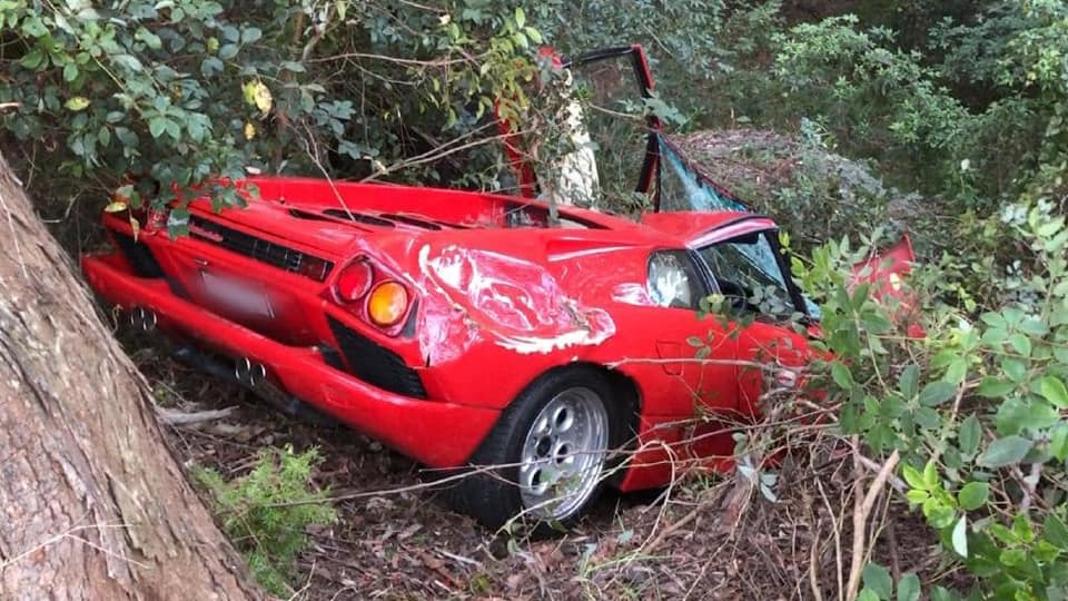 Siêu xe Lamborghini Diablo gặp nạn