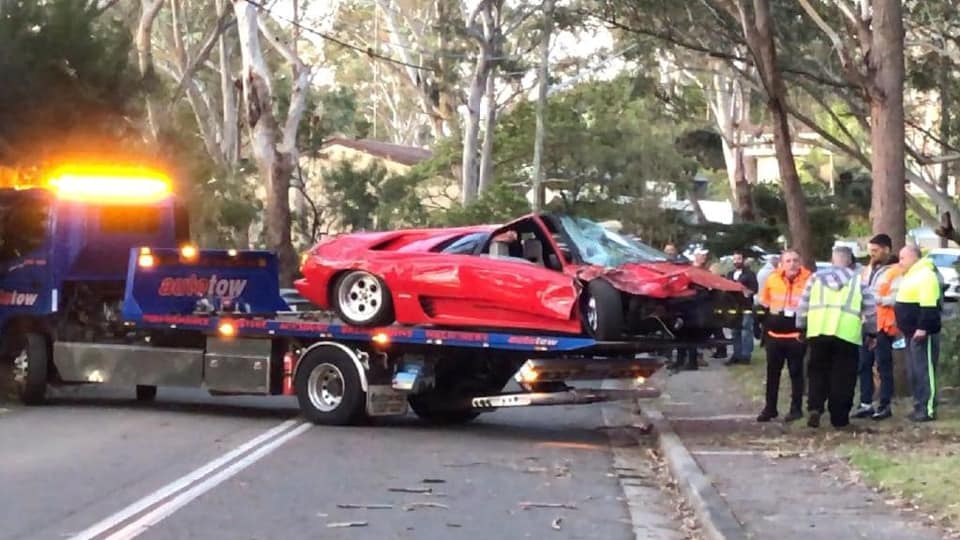 Xe cứu hộ đưa Lamborghini Diablo về gara sau tai nạn