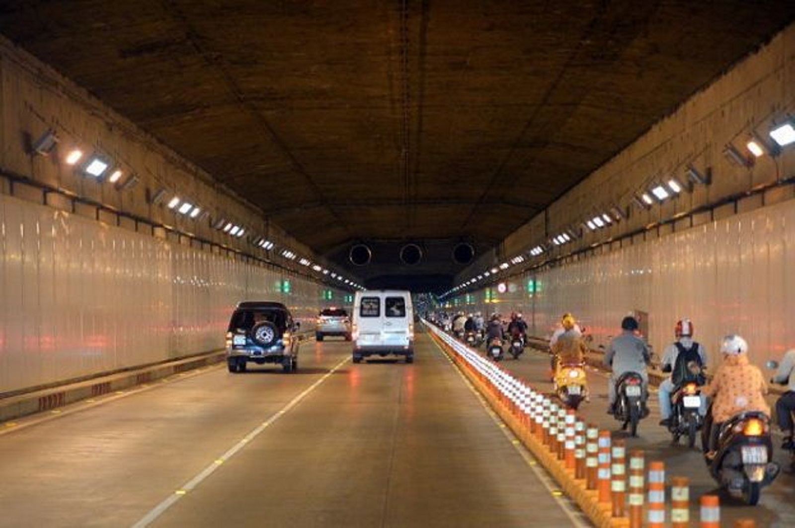 đỗ xe trong hầm
