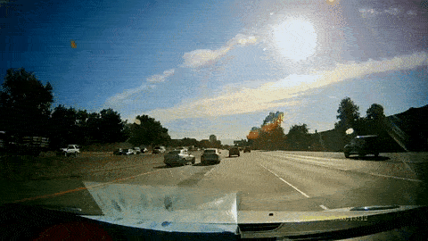 Chuyển làn không quan sát, tài xế gây tai nạn giữa cao tốc