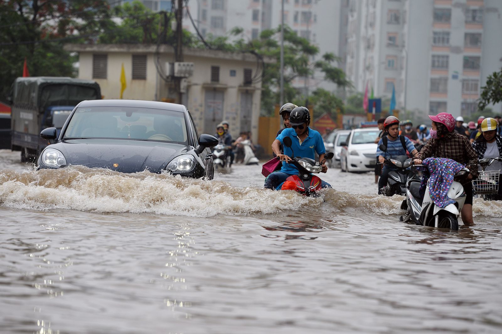 xe ô tô bị thủy kích