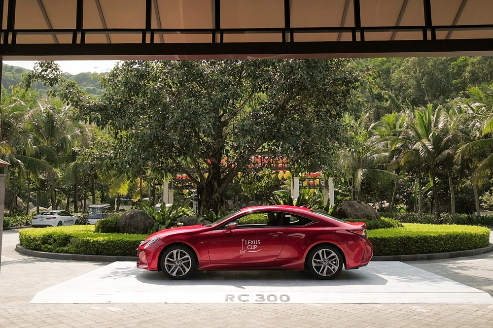 Khách hàng được trải nghiệm những dòng xe của Lexus
