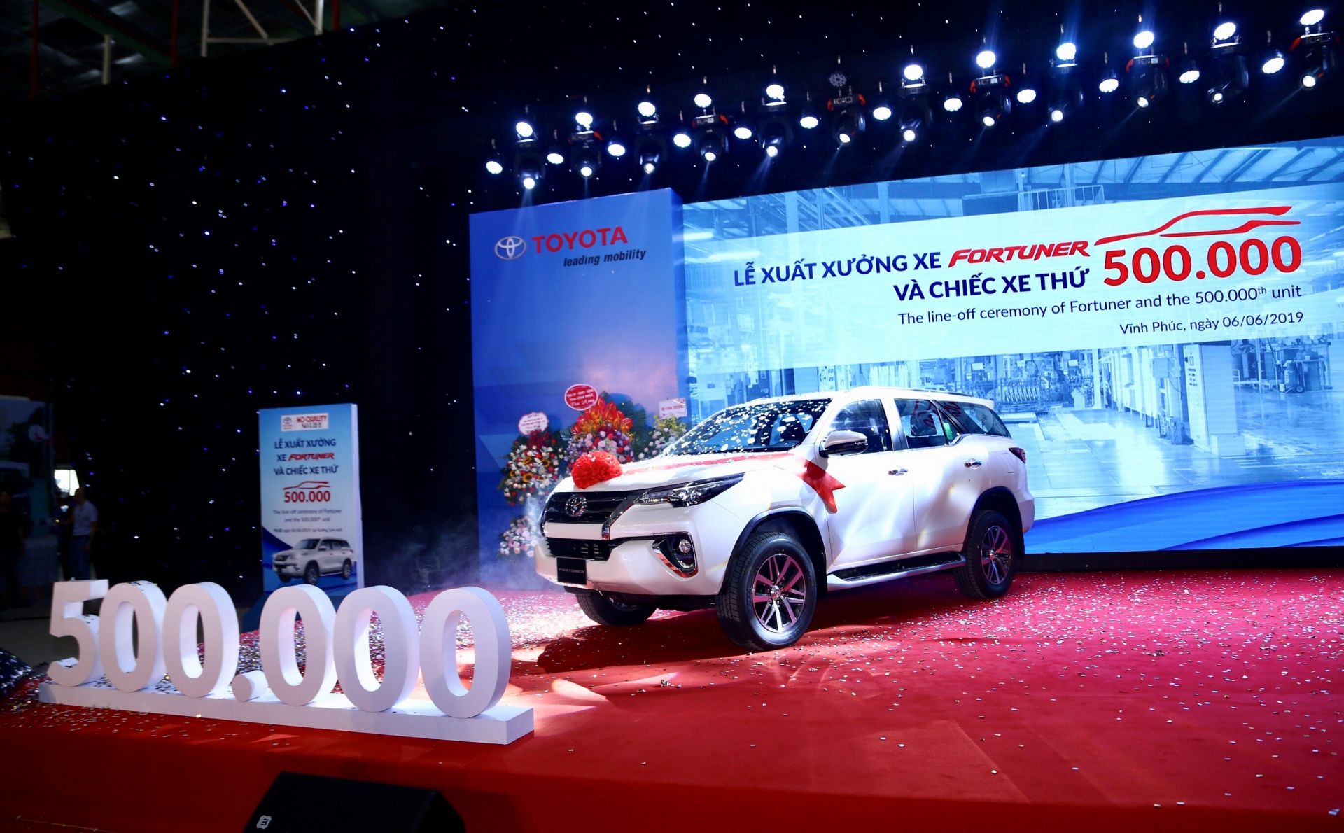 Toyota Fortuner giảm giá mạnh 2 phiên bản 