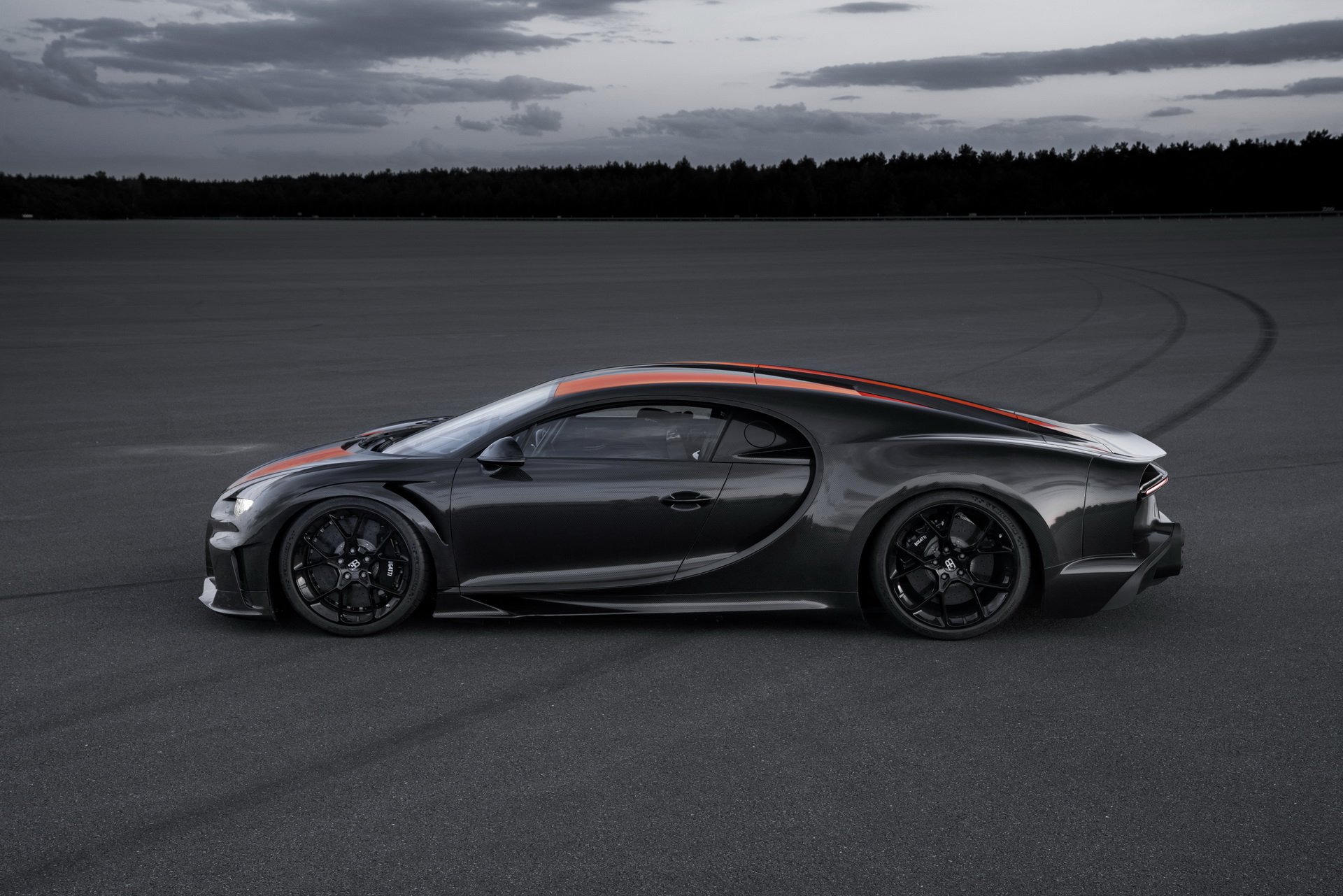 Thân xe Bugatti Chiron phiên bản thử nghiệm dài hơn 25 cm so với bản tiêu chuẩn