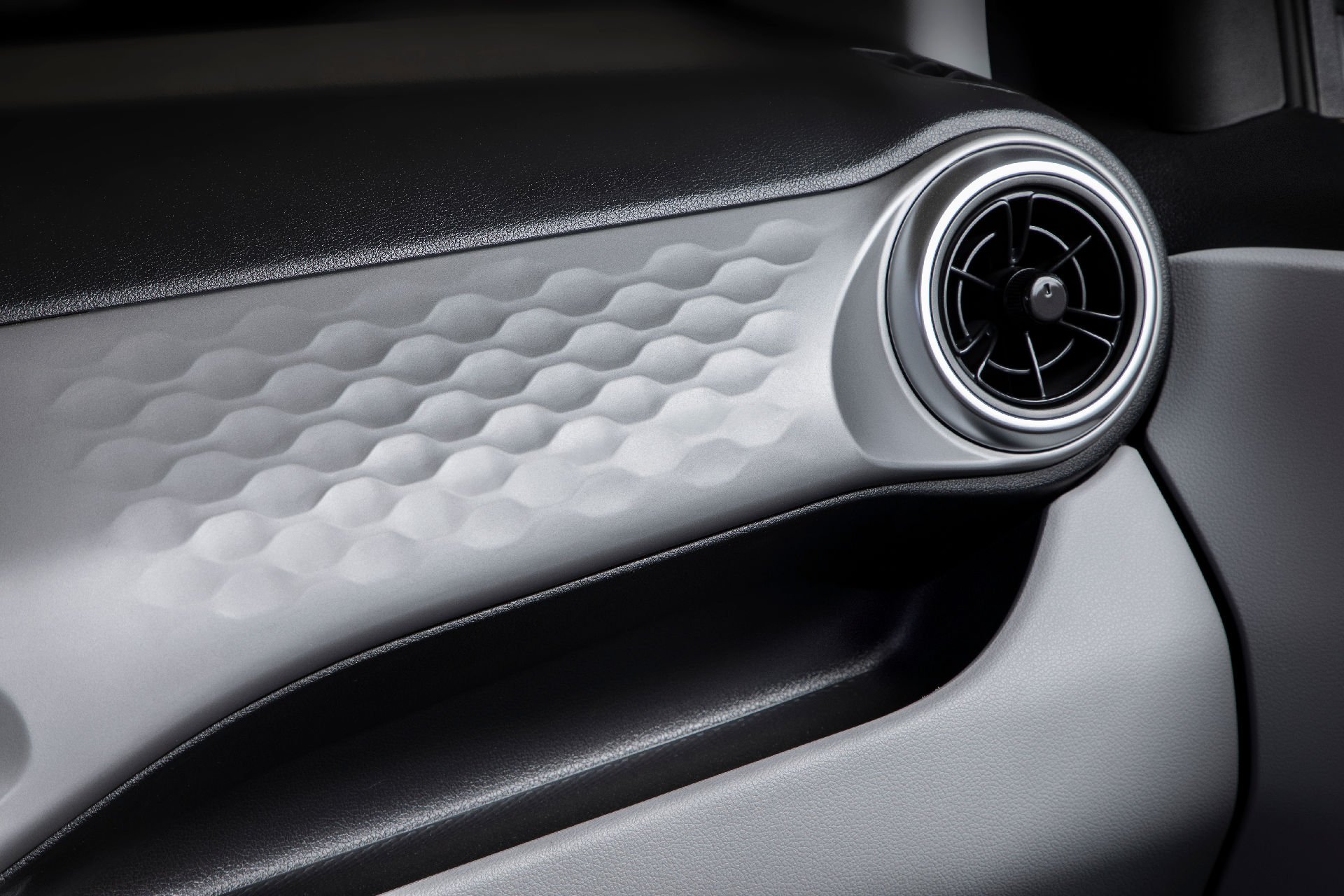 Thiết kế nổi khối 3D trên mặt táp lô xe Hyundai i10 2020