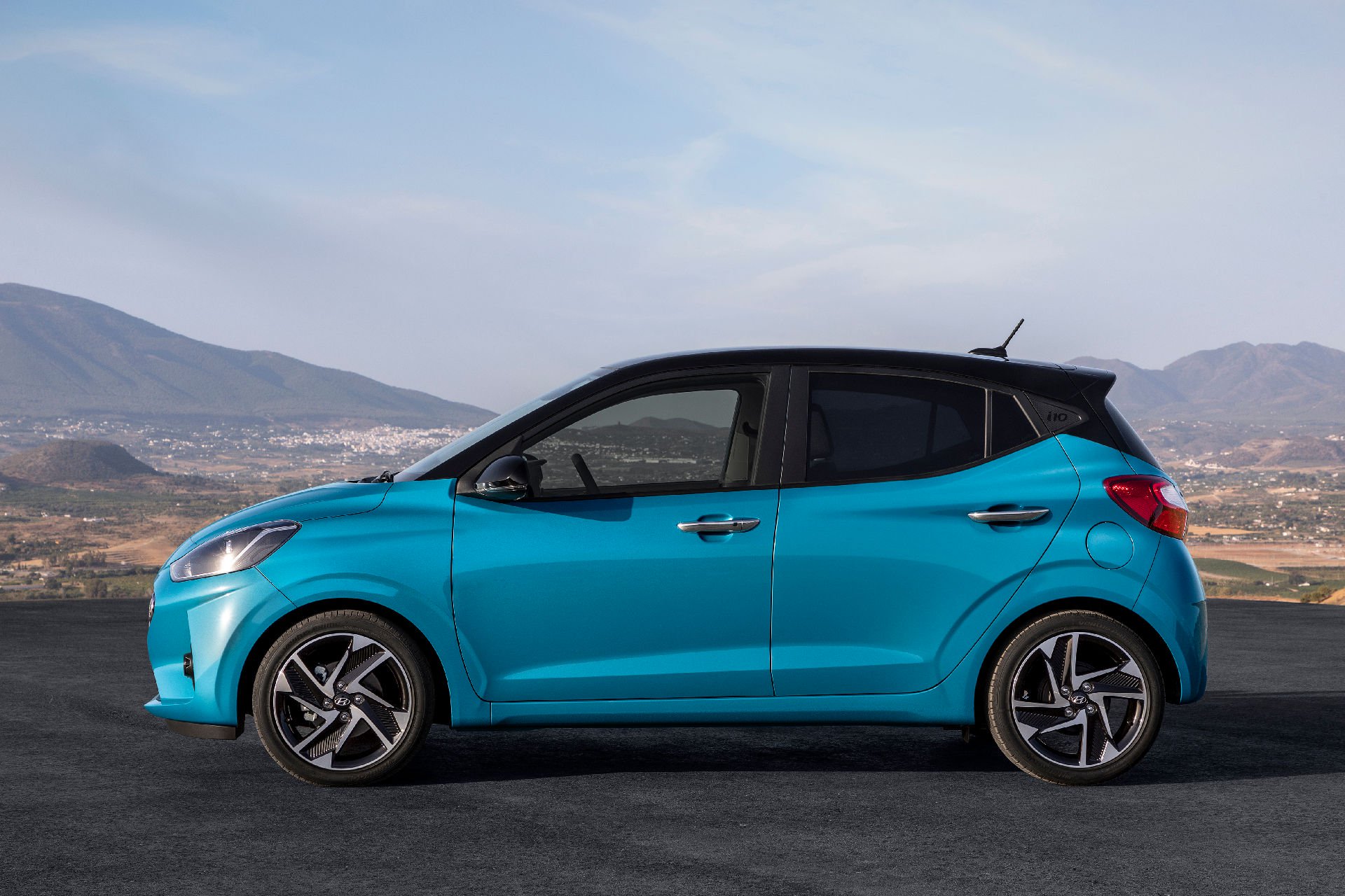 Thiết kế bên hông xe Hyundai i10 2020