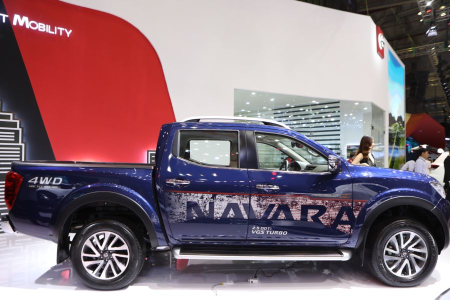 Thiết kế bên hông xe Nissan Navara Premium Z