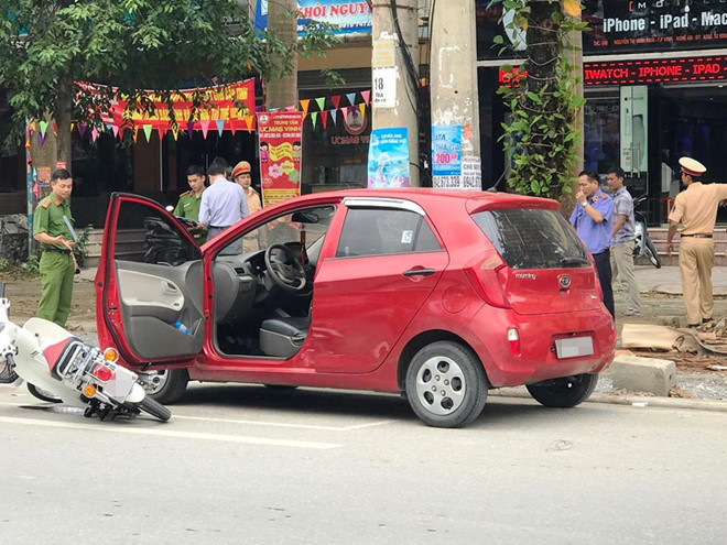 Lỗi mở cửa xe gây tai nạn