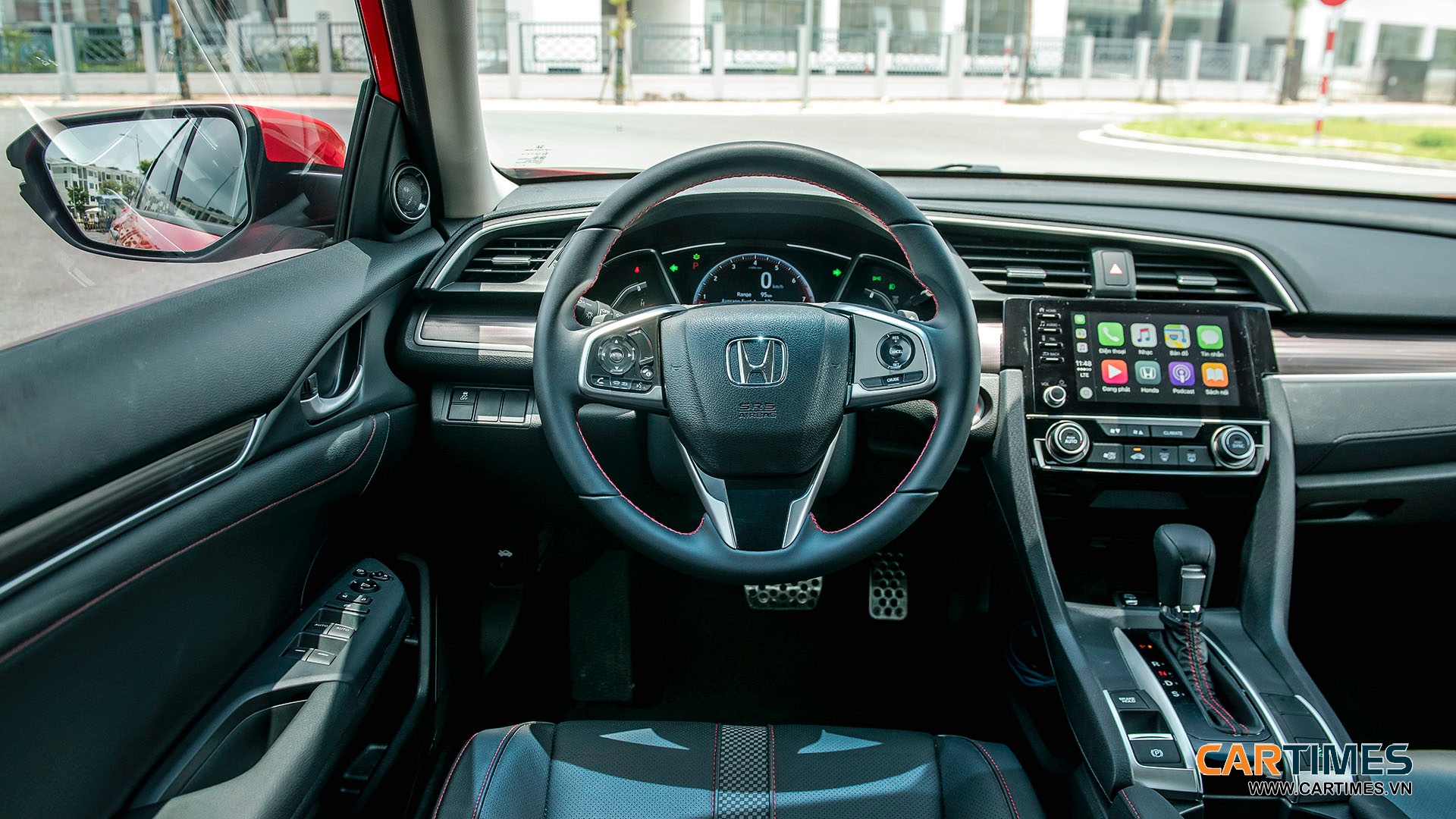 Khu vực ghế lái trên Honda Civic RS 2019